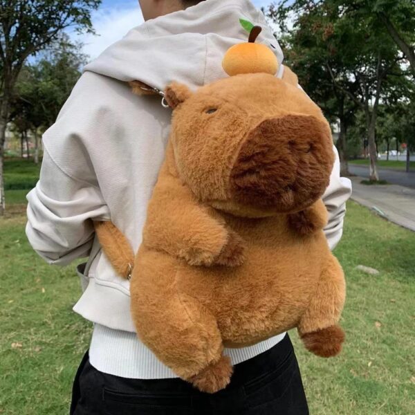 Mochila y Peluche 2 en 1 Capibara 35cm - Morral de Felpa Suave Diseño Carpincho 🦦🎒