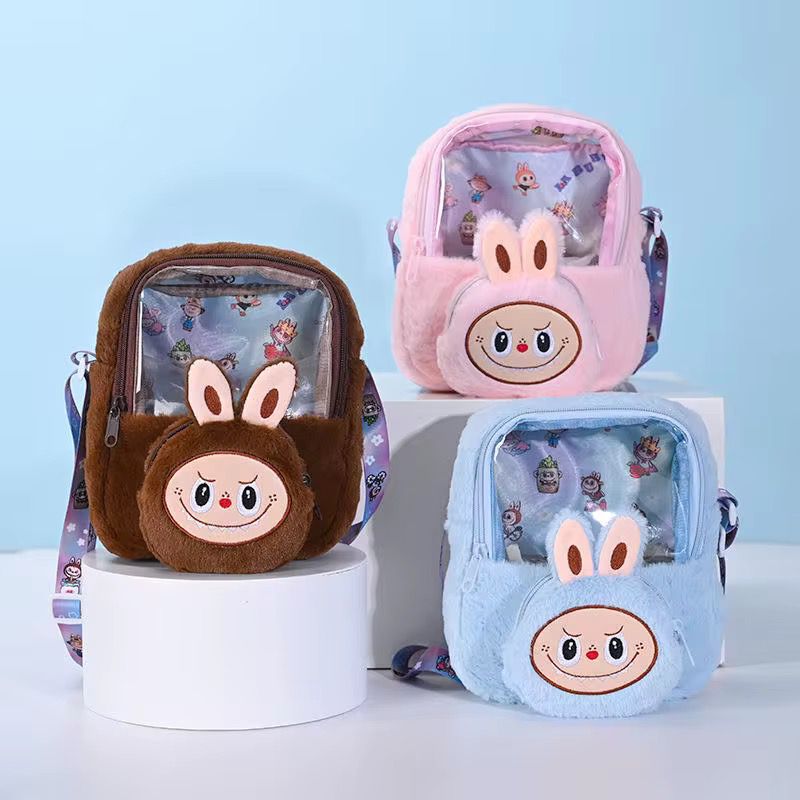 Bolso de Labubu 26x23cm - Morral de Peluche con Diseño de Personaje Viral 👹👜